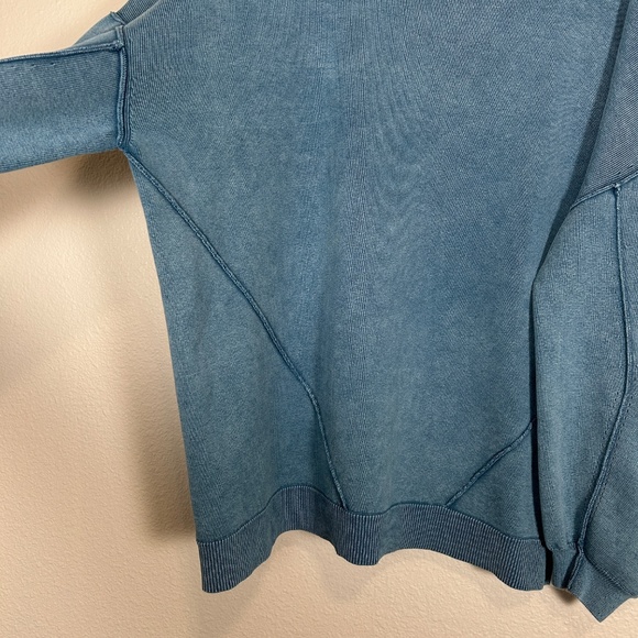 We The Free size XL Zedd tunic sweater blue oversized drop shoulder worn in look - Picture 5 of 13